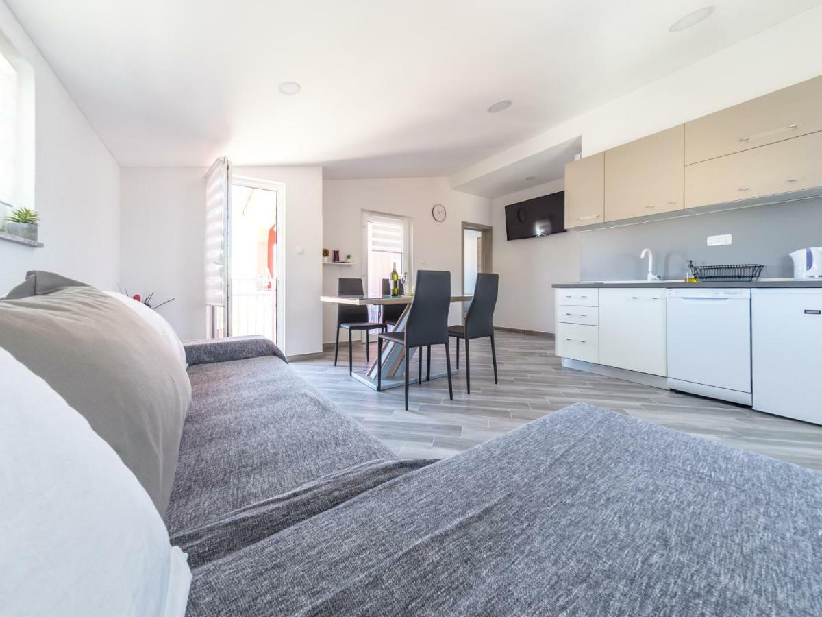 ויר Apartment ˝Soleil˝ מראה חיצוני תמונה